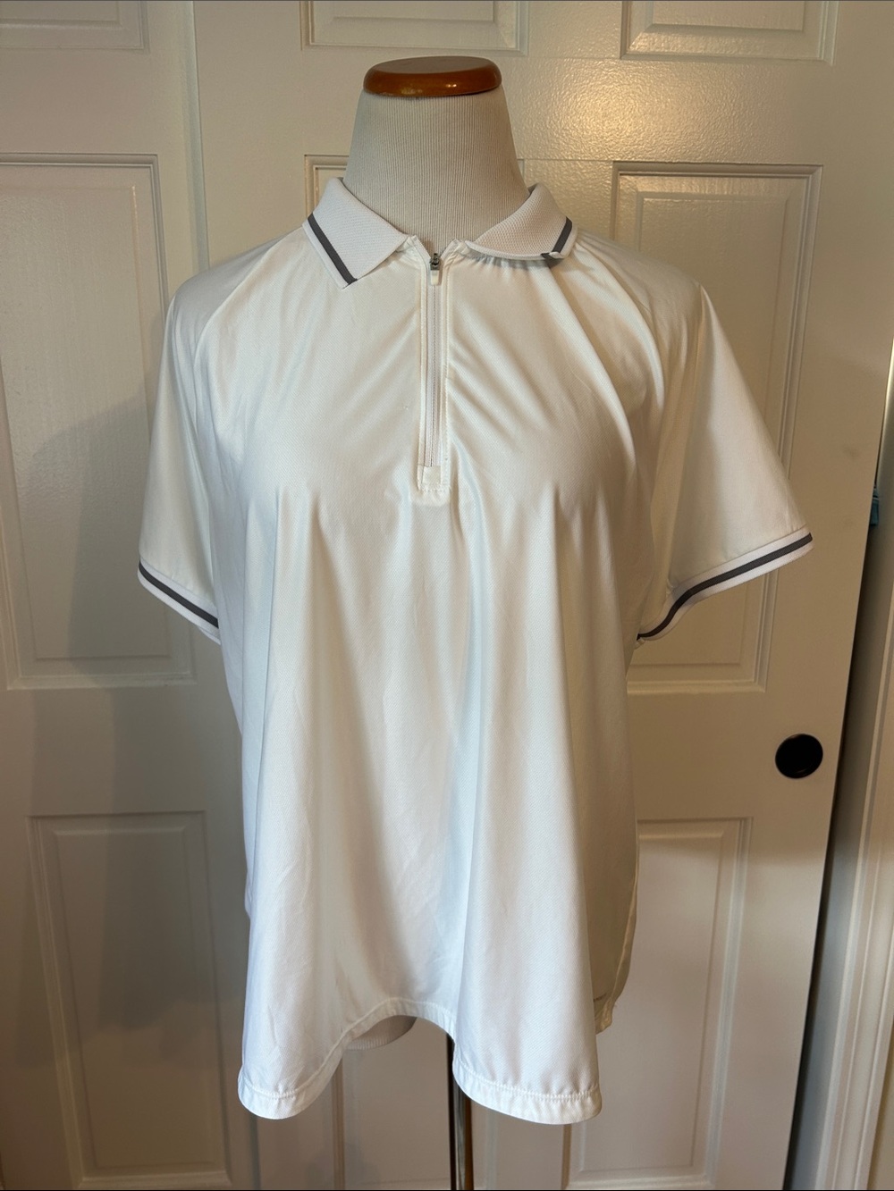 Mondetta White Short-Sleeve Zip Polo with Gray Trim